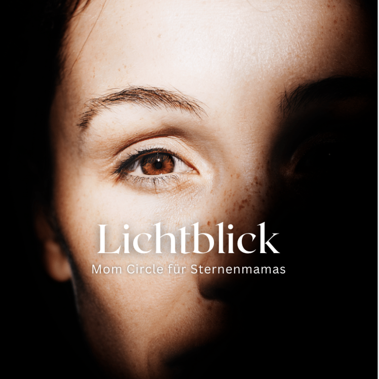 Rückbildung für die Seele - Embodiment Workshop Eine Mutter hält ihr schlafendes Baby liebevoll in den Armen.