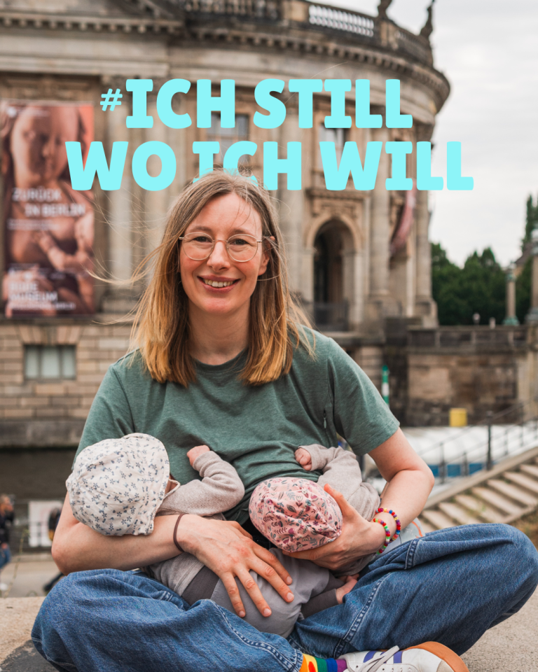 Foto: Una Oge, Studio Una Eine Frau mit langen Haaren stillt zwei Babys vor der Fassade des Bode Museums in Berlin. Bildtitel: IchStillWoIchWill